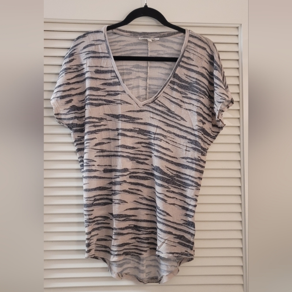 Express - Cream & Grey Zebra Print Short-Sleeve V-Neck Loose-Fit Top